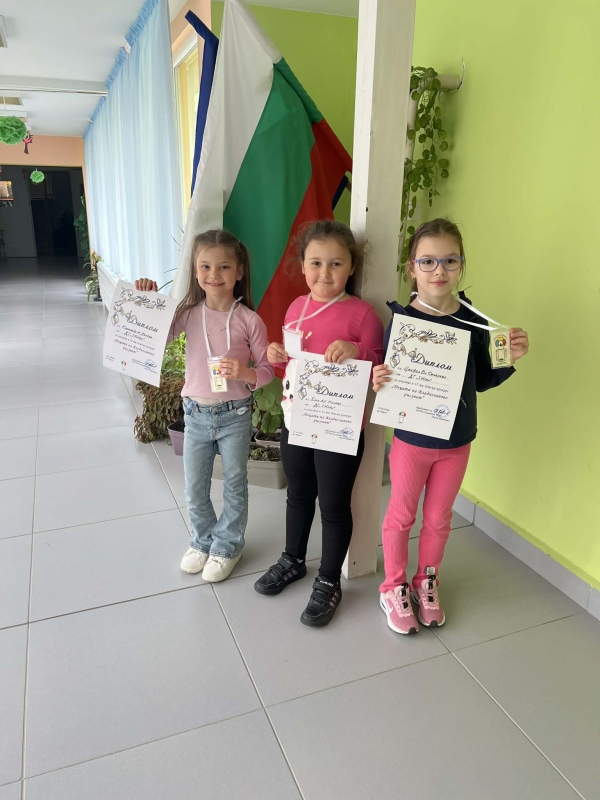 Децата на Владиславово рисуват